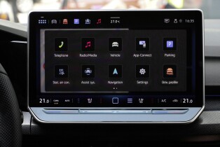 Volkswagen Golf GTE pantalla multimedia